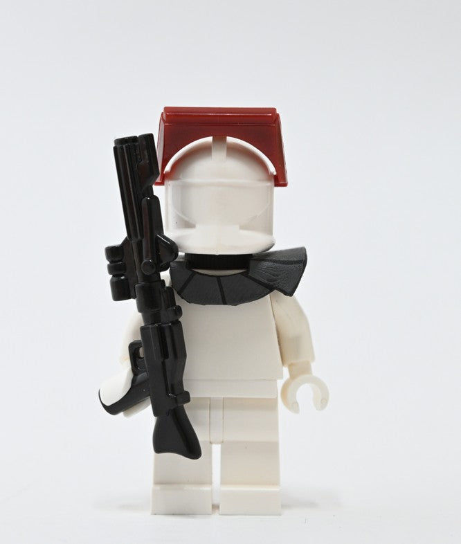 Redmill Lieutenant Thire Upgade Pauldron, Electrobinoculars, and Rifle